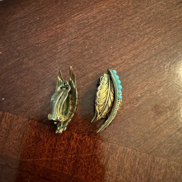 Whiting & Davis Vintage Leaf Design Earrings with Turquoise Accents - Picture 2 of 7